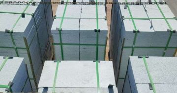 汕尾 芝麻白花岗岩5公分地铺石 花岗岩厂家工厂装车日常