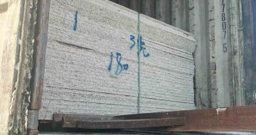 汕尾 芝麻白花岗岩石材3.0公分光面毛板装柜出货