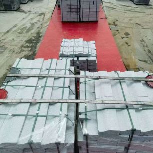 汕尾 芝麻白仿形加直形路沿石出货日常