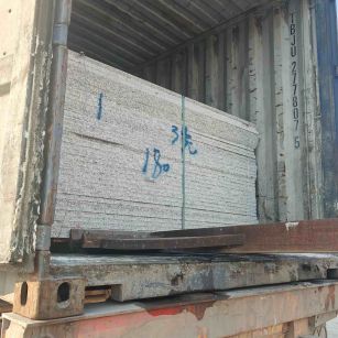 汕尾 芝麻白花岗岩石材3.0公分光面毛板装柜出货