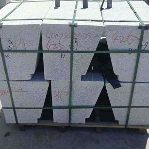 汕尾 芝麻白异形坐凳，石凳