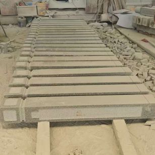 汕尾 芝麻白异形加工雕刻-栏杆大柱，方柱