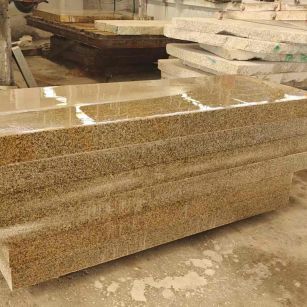 汕尾 黄金麻栏杆料半成品加工中