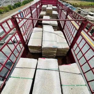 汕尾 黄金麻花岗岩荔枝面，光面毛板装车完成