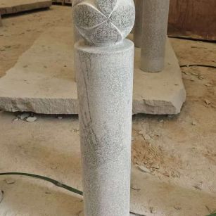 汕尾 芝麻白花岗岩石材挡车石柱、停车柱、圆柱挡车柱、方柱挡车柱等