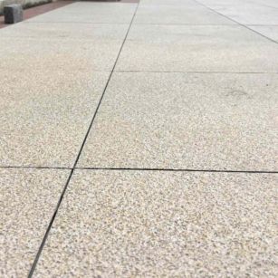 汕尾 黄金麻花岗岩石板材荔枝面地面铺装效果