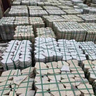 汕尾 黄金麻白麻花岗岩荔枝面地铺石(冰裂纹)