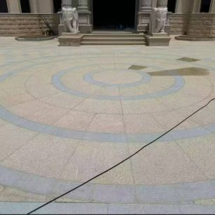 汕尾 黄金麻芝麻灰花岗岩石材地铺拼接效果