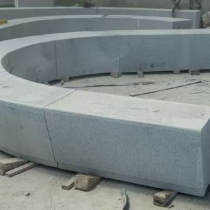 汕尾 芝麻白花岗岩光面弧形坐凳