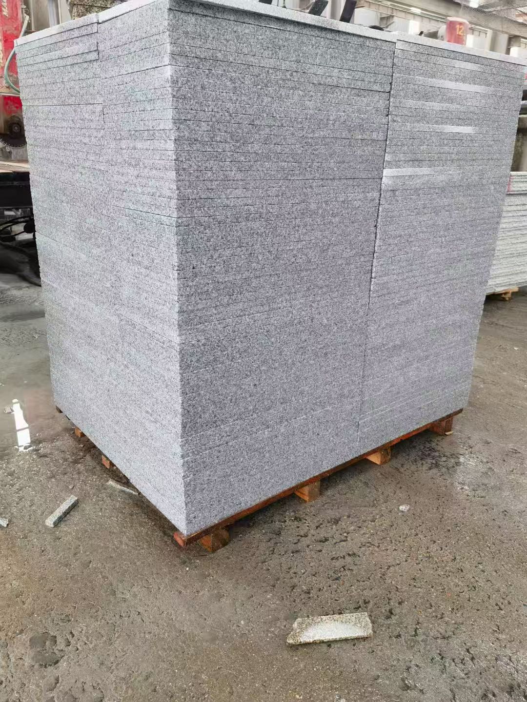 汕尾 芝麻白火烧面1.8厚300*600地铺石，尺寸标准，厚薄均匀