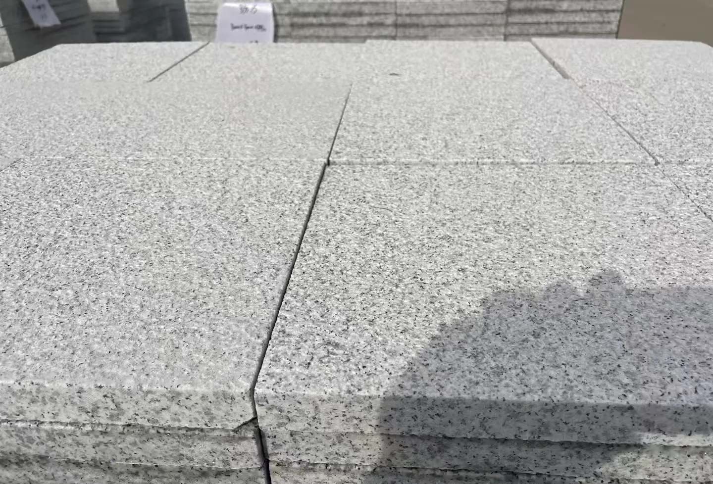 汕尾 白麻花岗岩石材推荐 荔枝面地铺石