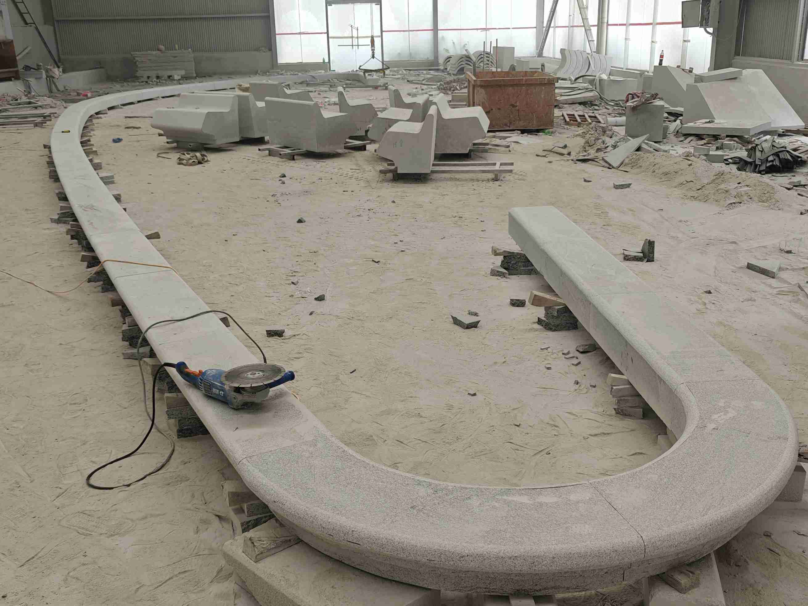 汕尾 芝麻白花岗岩弧形花坛石，坐凳石