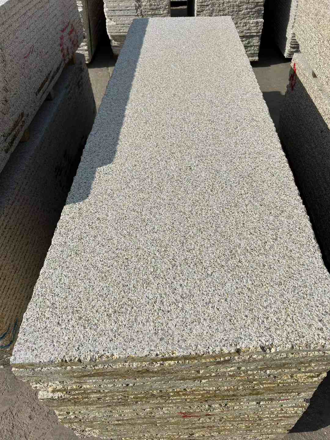 汕尾 黄金麻花岗岩荔枝面毛板，半成品