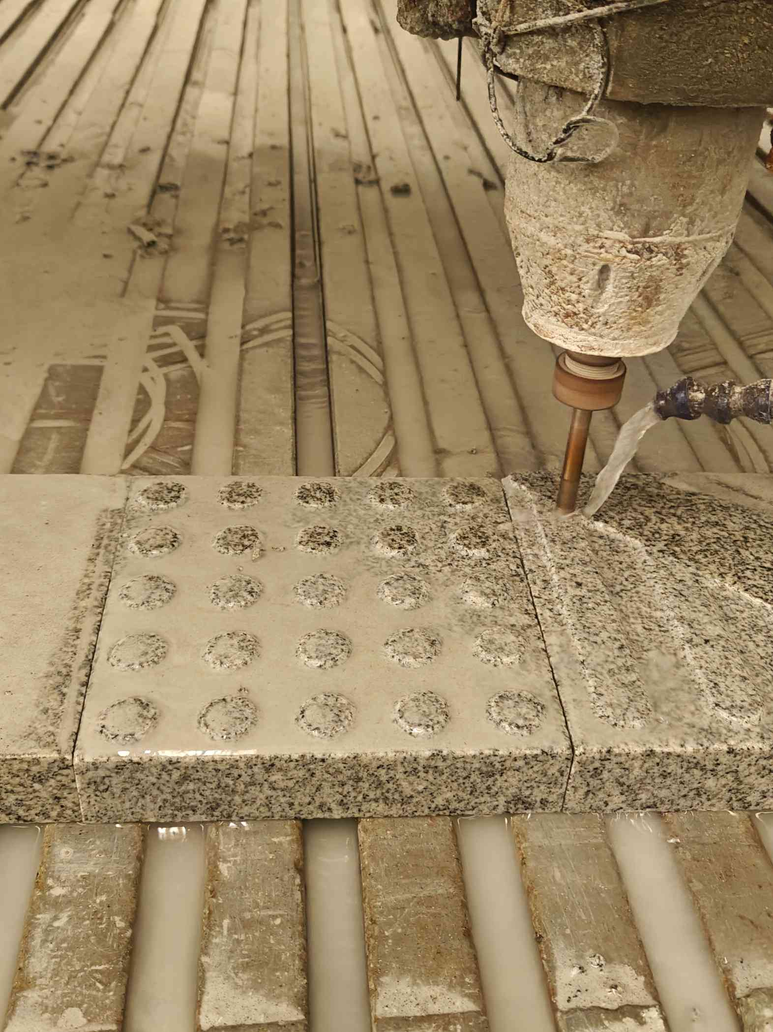 汕尾 芝麻白花岗岩石材盲人石、盲道石、盲点石