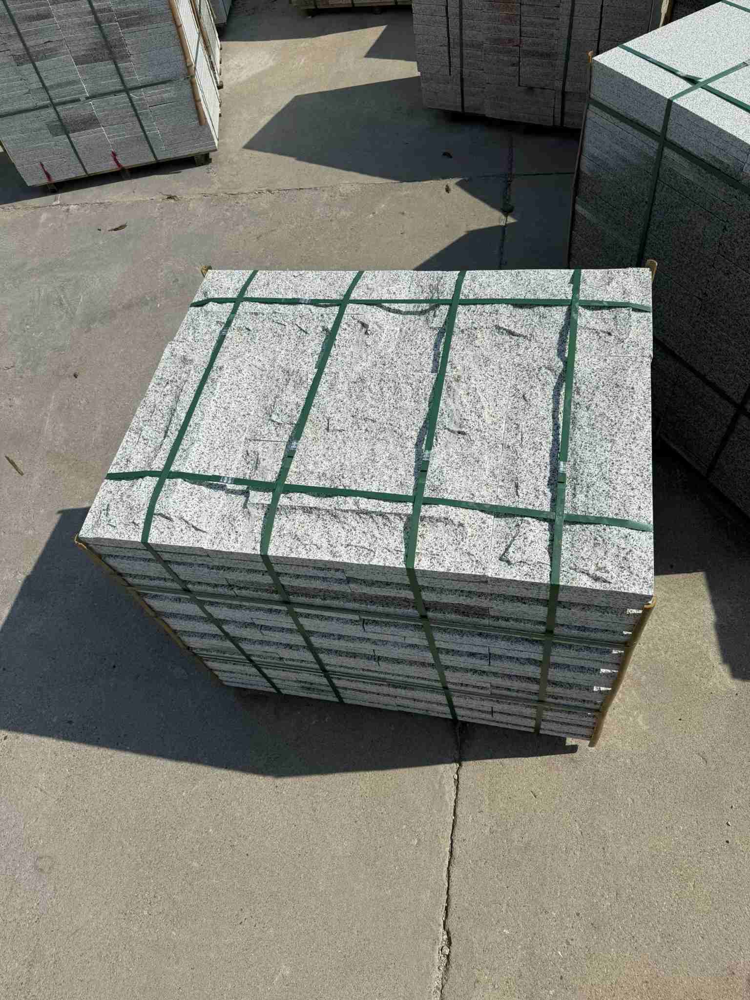 汕尾 白麻花岗岩石材自然面蘑菇石成品