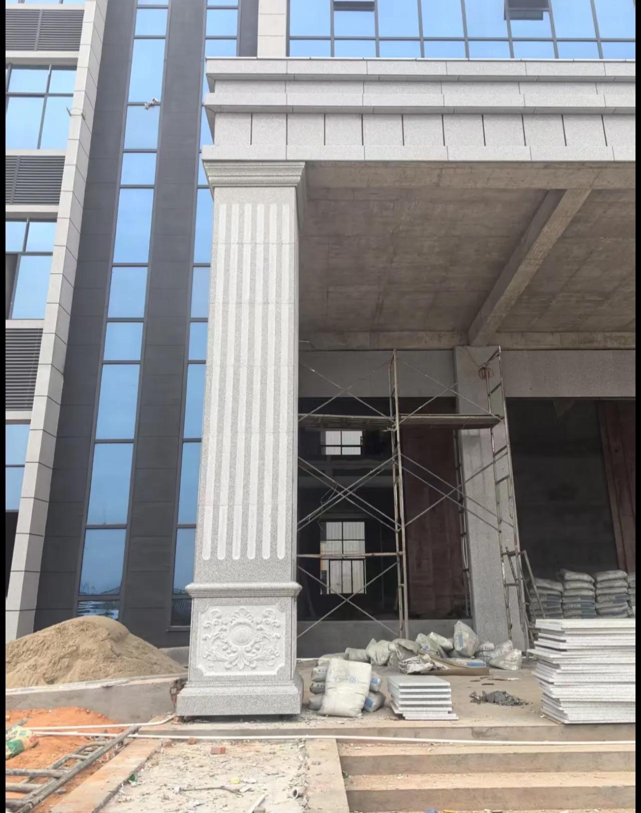 汕尾 芝麻白光面花岗岩门楼大柱（罗马柱）配雕花底座