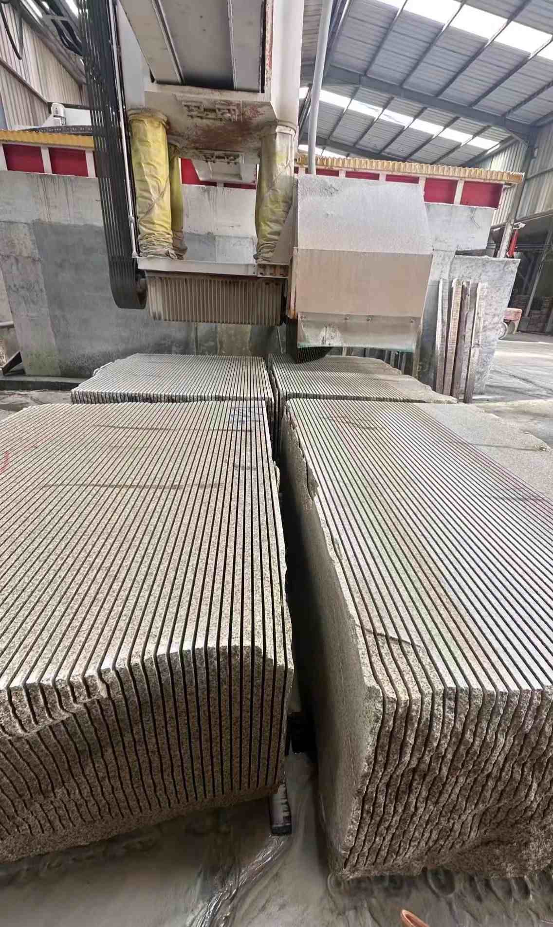 汕尾 车间生产日常，黄金麻白麻花岗岩