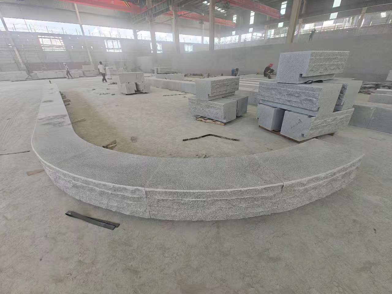 汕尾 芝麻白异形坐凳，自然面光面弧形加工