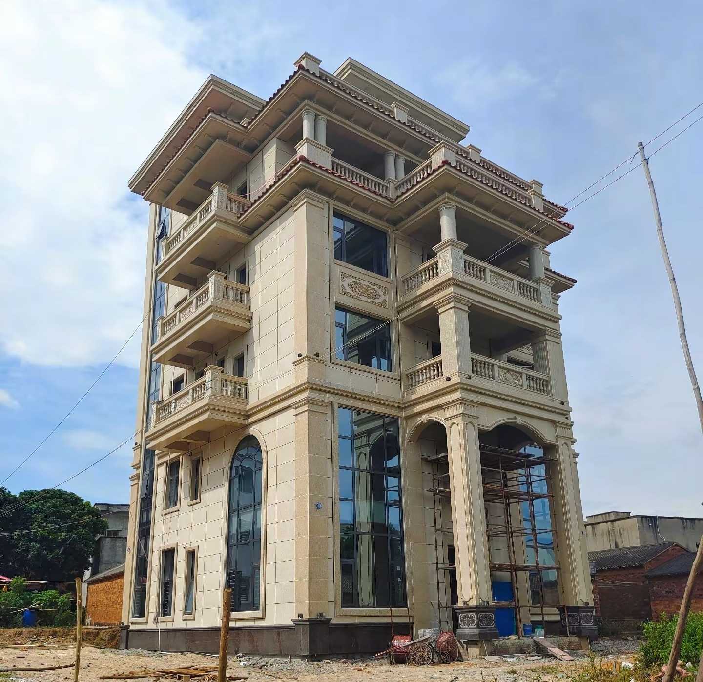 汕尾 黄金麻花岗岩石材别墅外墙干挂搭配（雕花栏杆花瓶柱门楼罗马柱）