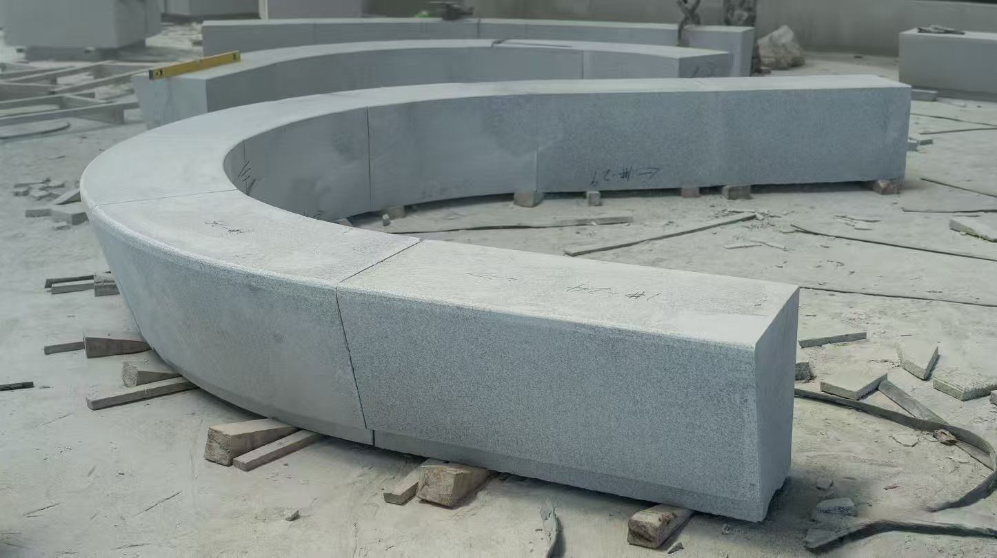 汕尾 芝麻白花岗岩光面弧形坐凳