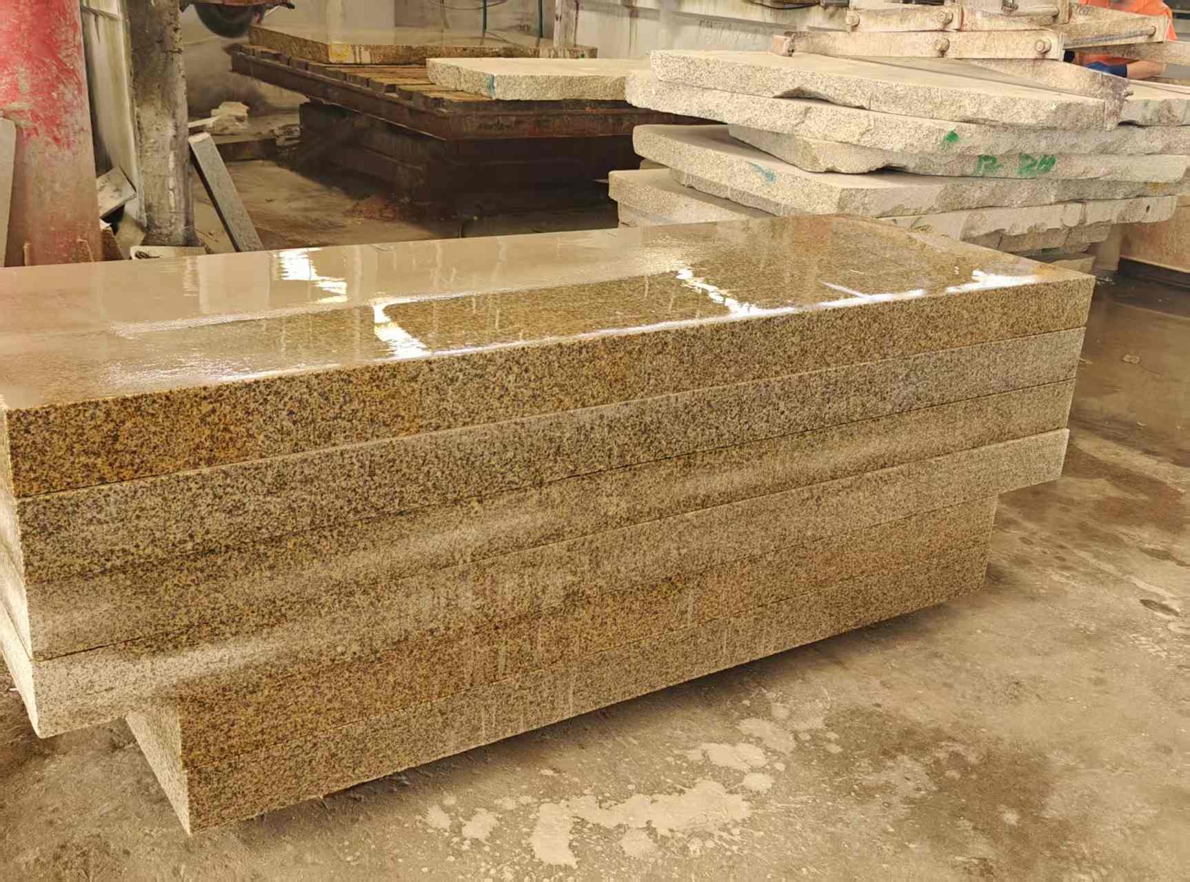 汕尾 黄金麻栏杆料半成品加工中