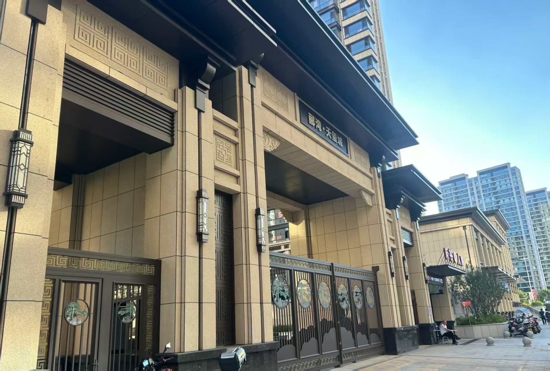 汕尾 黄金麻花岗岩荔枝面小区门楼外墙干挂