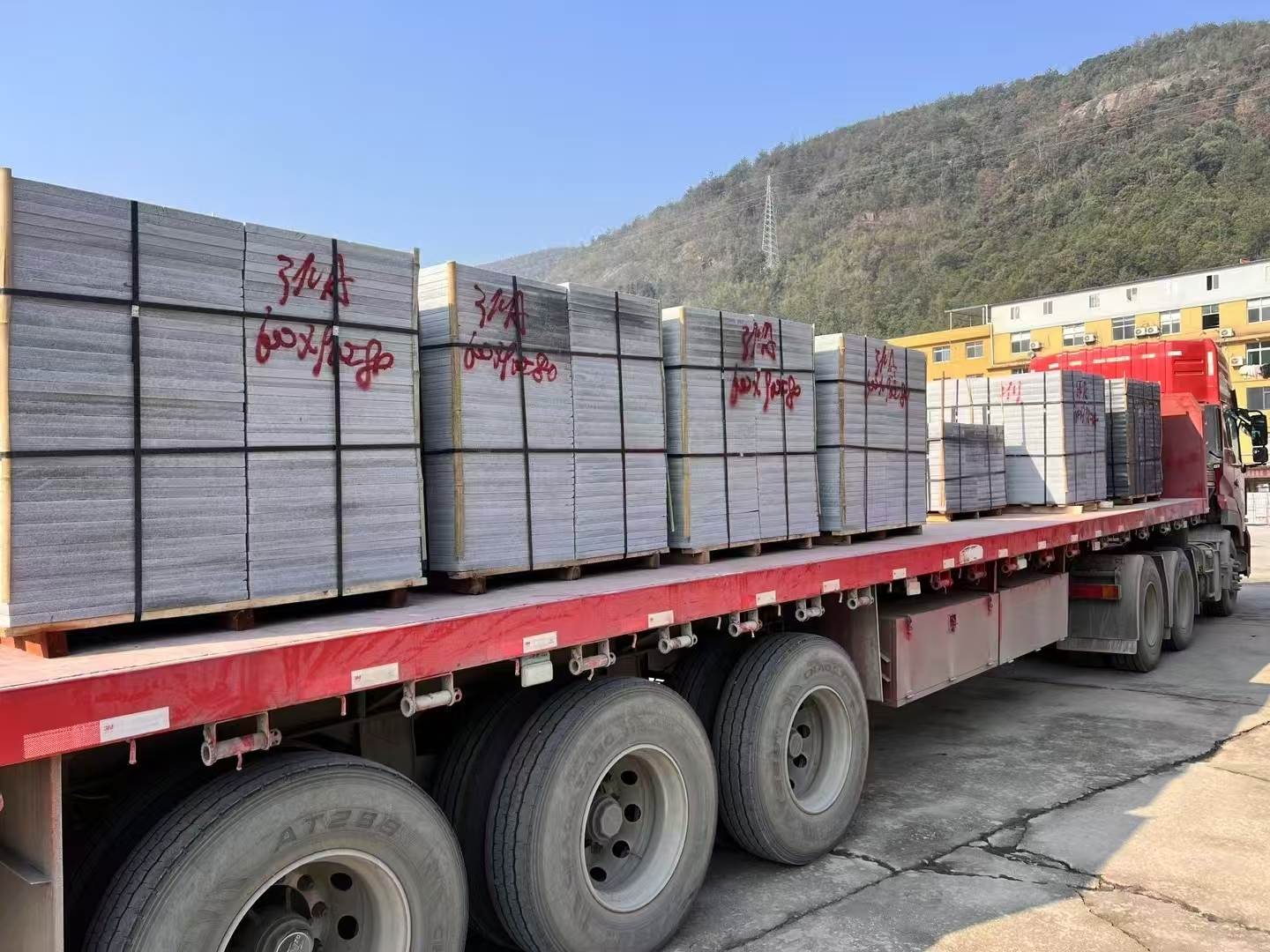 汕尾 芝麻灰地铺石出货日常