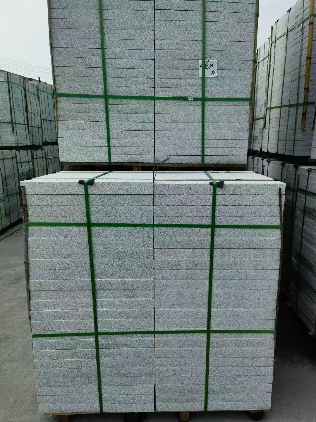 汕尾 芝麻白火烧，园林广场市政工程地铺石，1.8~5.0厚均有现货