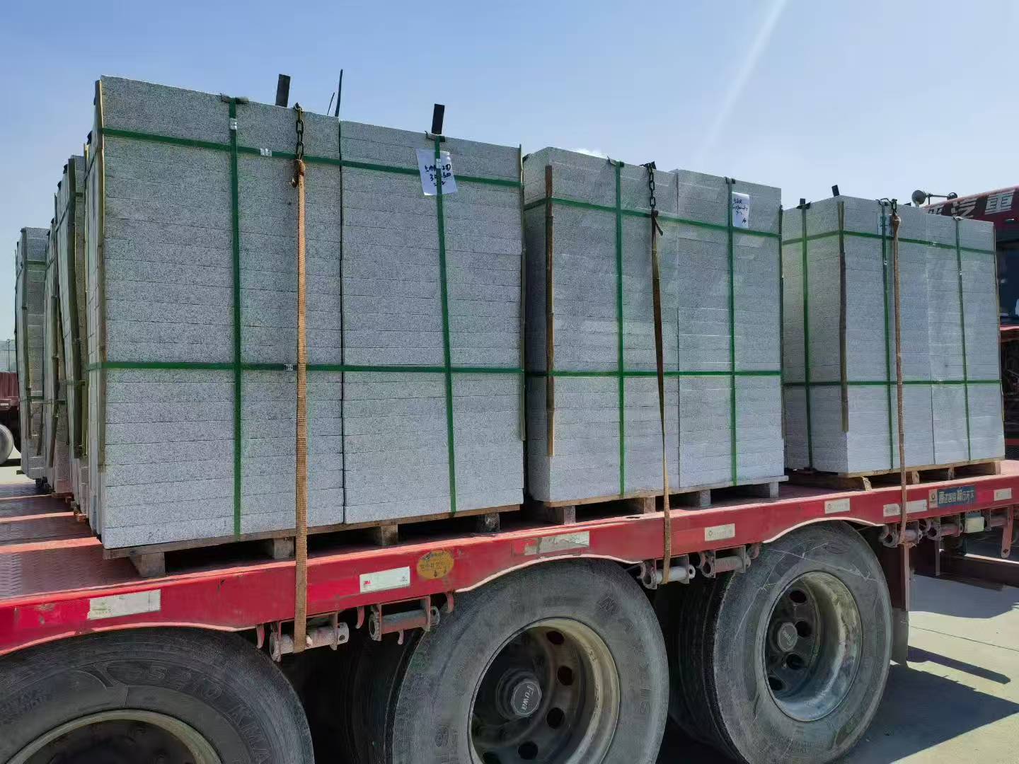 汕尾芝麻白花岗岩出货日常地铺石