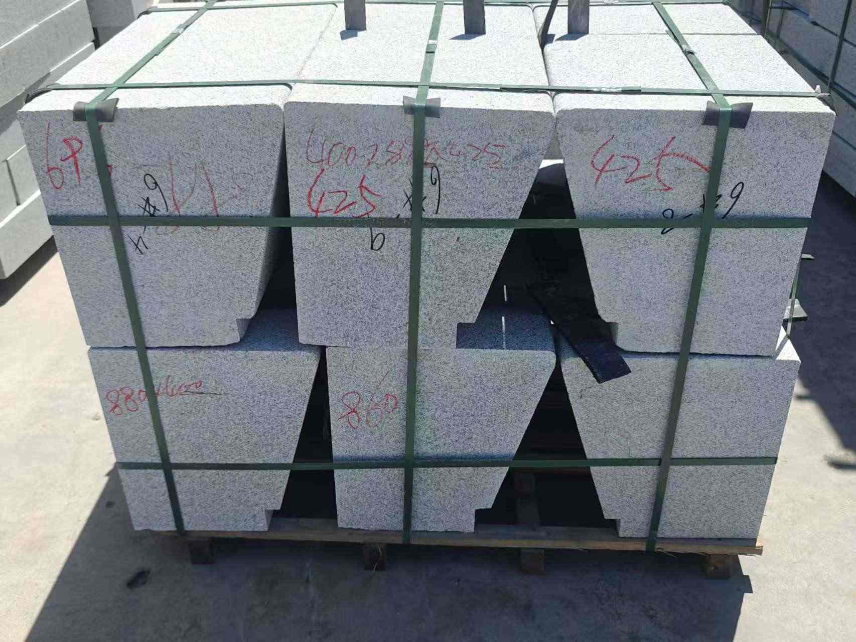 汕尾 芝麻白异形坐凳，石凳