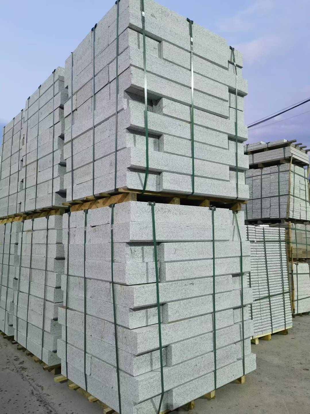 汕尾 芝麻白花岗岩路沿石，路缘石，路肩石，道牙，立缘石，马路牙子，街沿石，侧石等