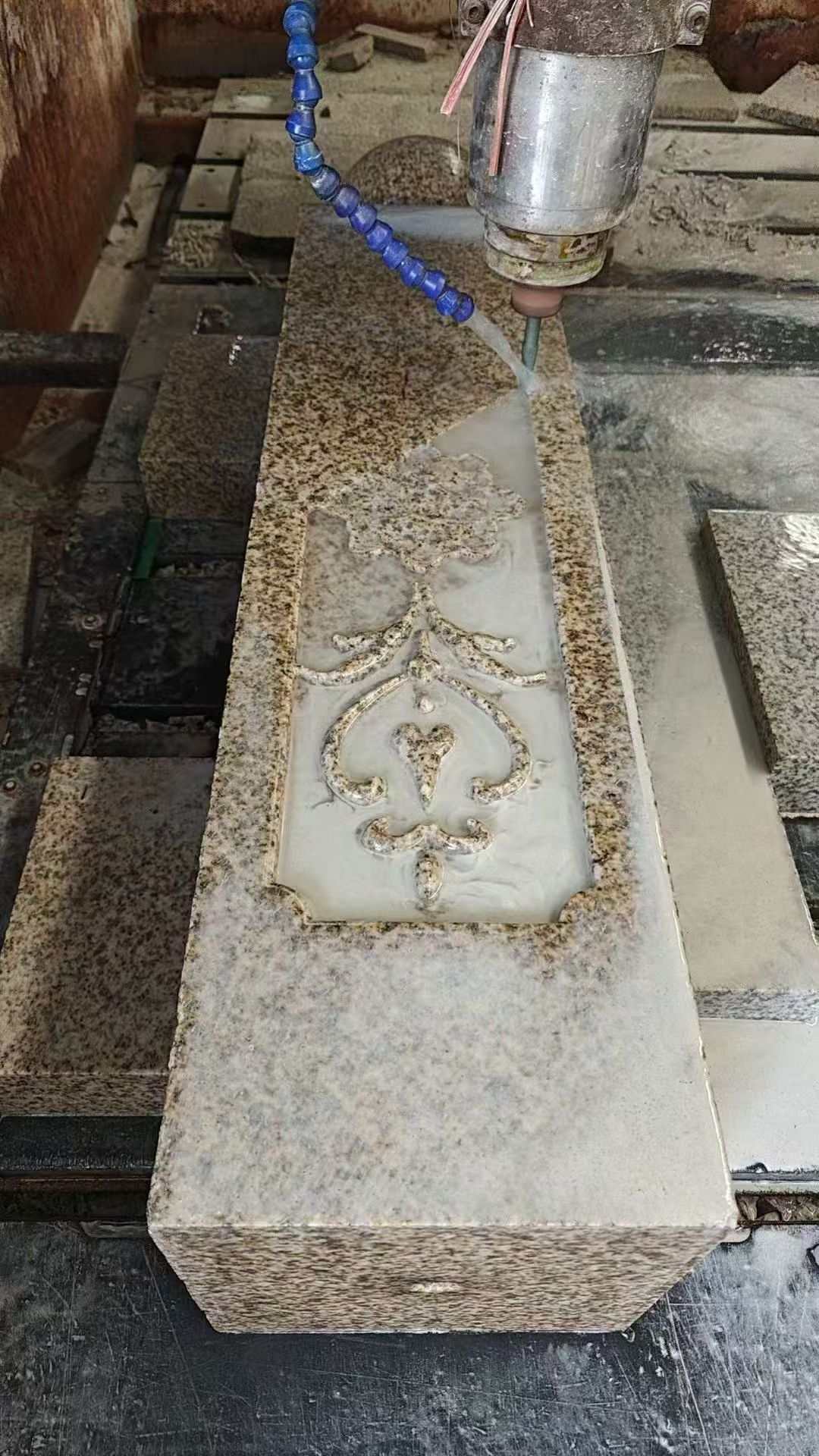 汕尾 黄金麻花岗岩异形加工雕刻栏杆大柱