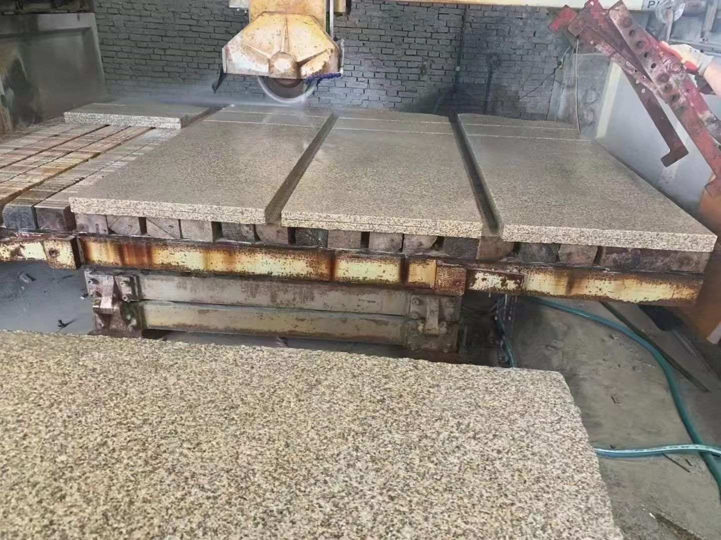 汕尾 黄金麻荔枝面成品板加工