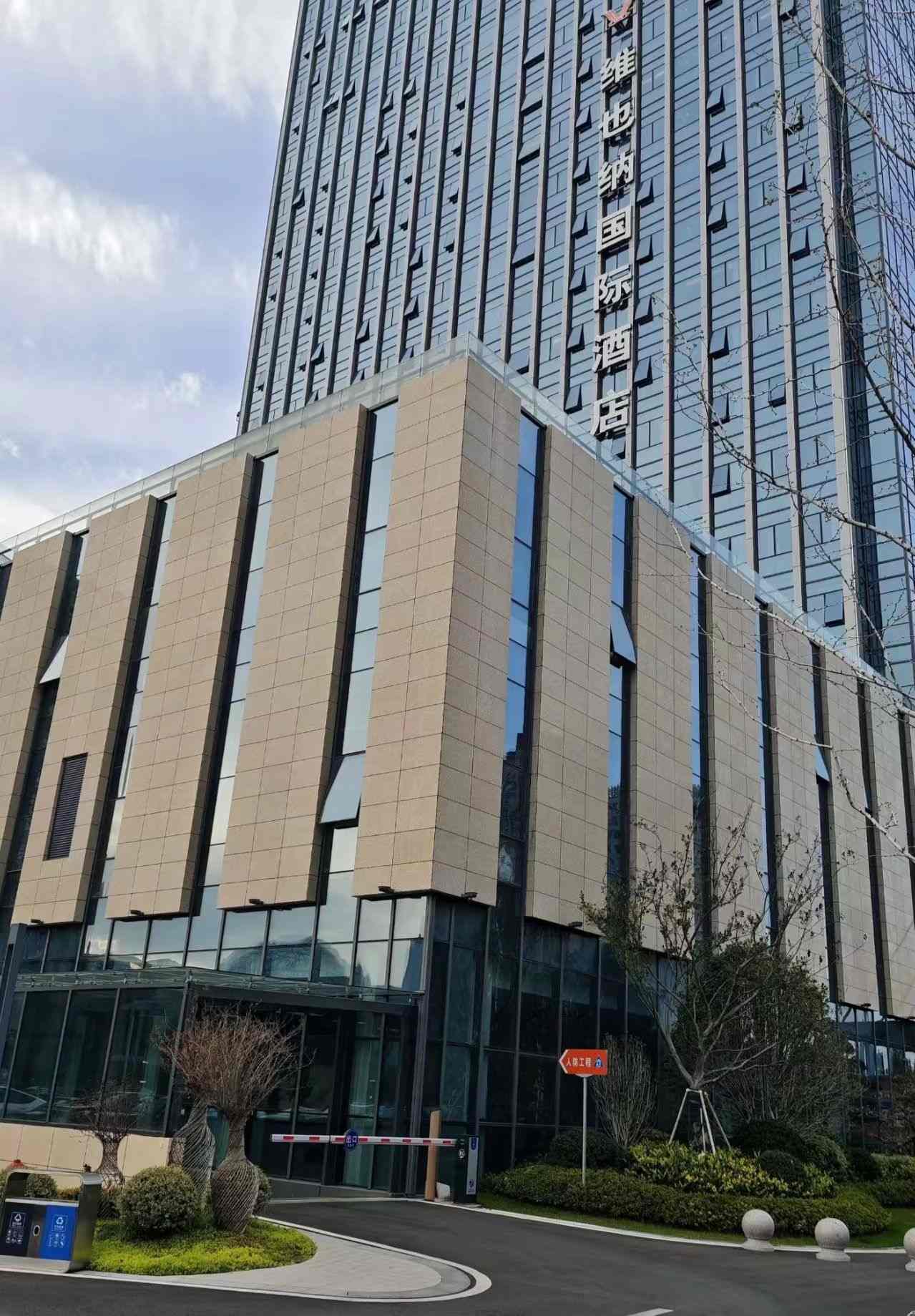 汕尾 黄金麻花岗岩外墙干挂